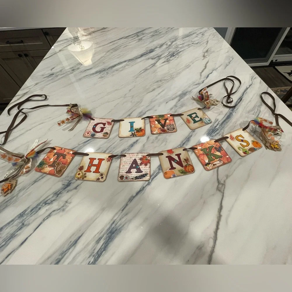 Festive 'Give Thanks' Banner - Multicolor